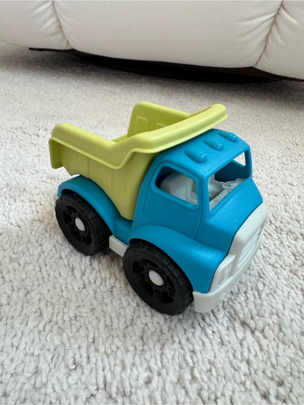 Bright Red Fox Car and Colorful Construction Truck Set for Kids